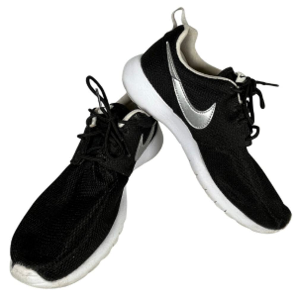 Nike Black Mesh Lace Up Sneakers Silver Logo Womens 4.5Y